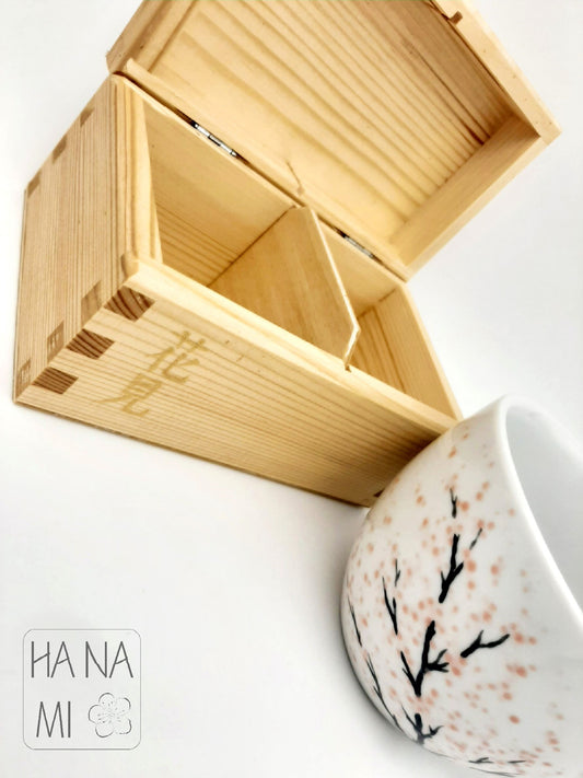 Teedose aus Holz „Morgen unter dem Kirschbaum“