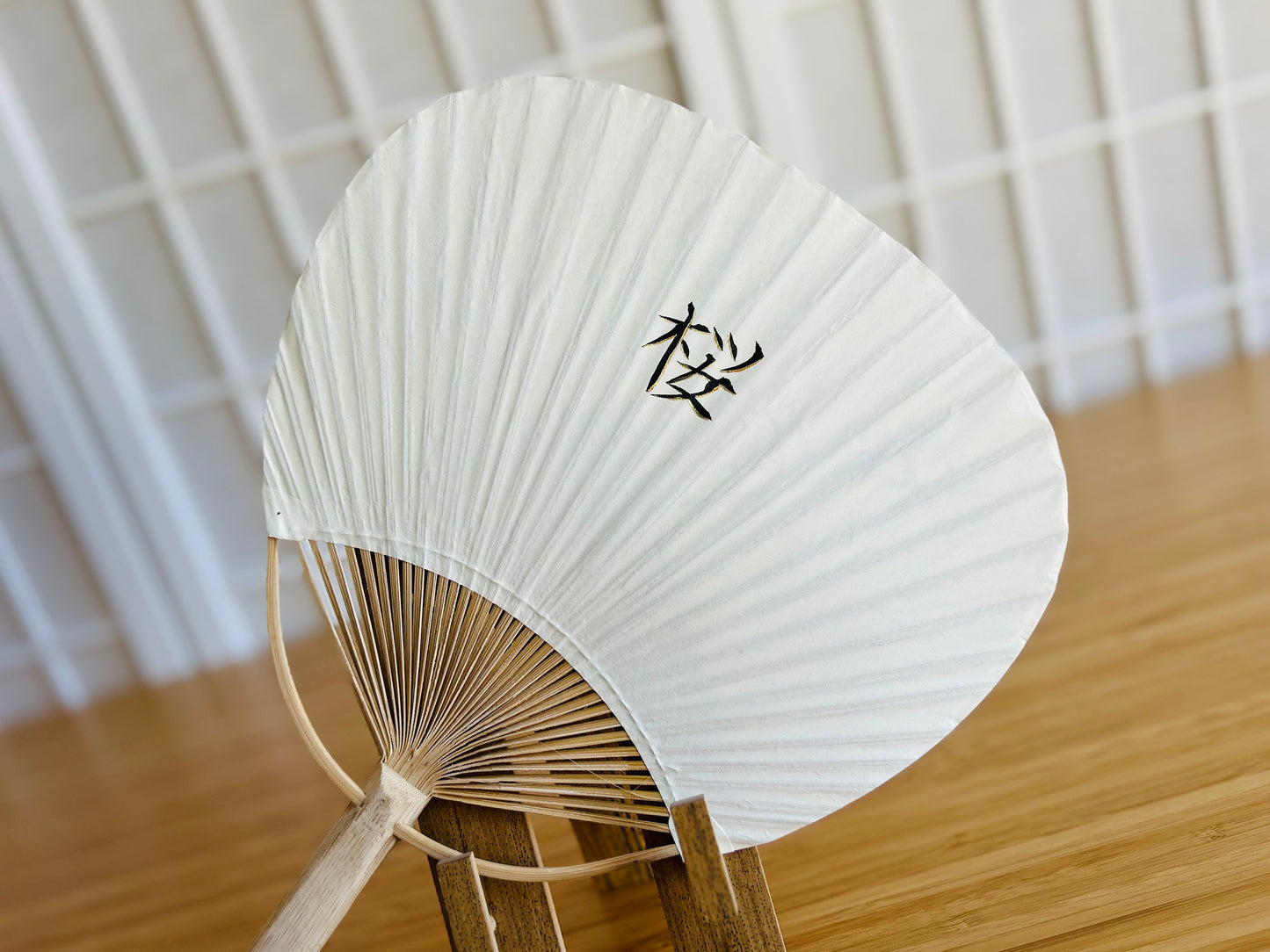 Round paper fan "Bird on Sakura" hand-painted