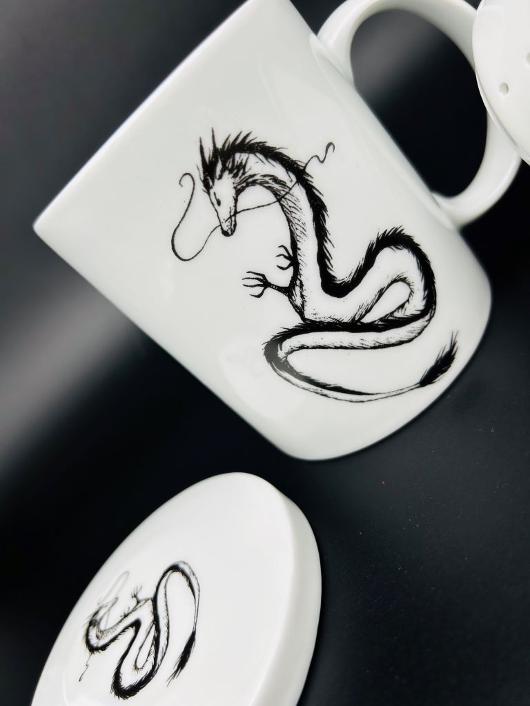 "Dragon" mug with infuser and lid 300 ml