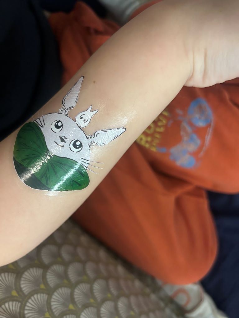 Dočasná tetovačka "Totoro a kočkobus"