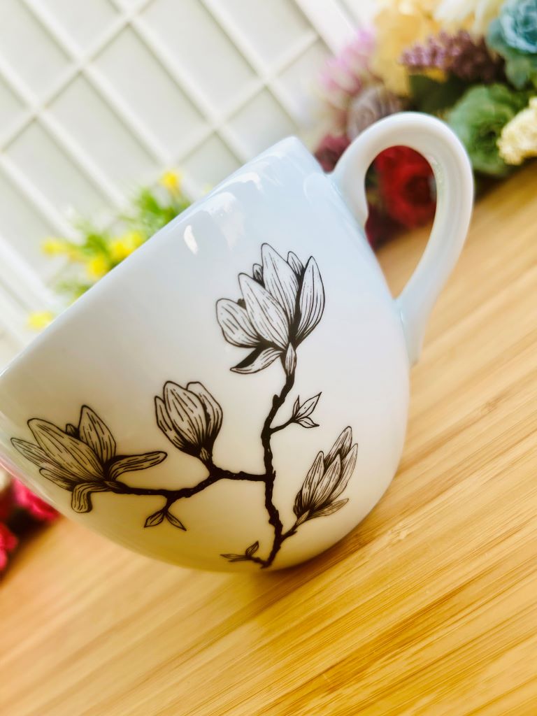 Mug wide "Magnolia" with gold 480 ml