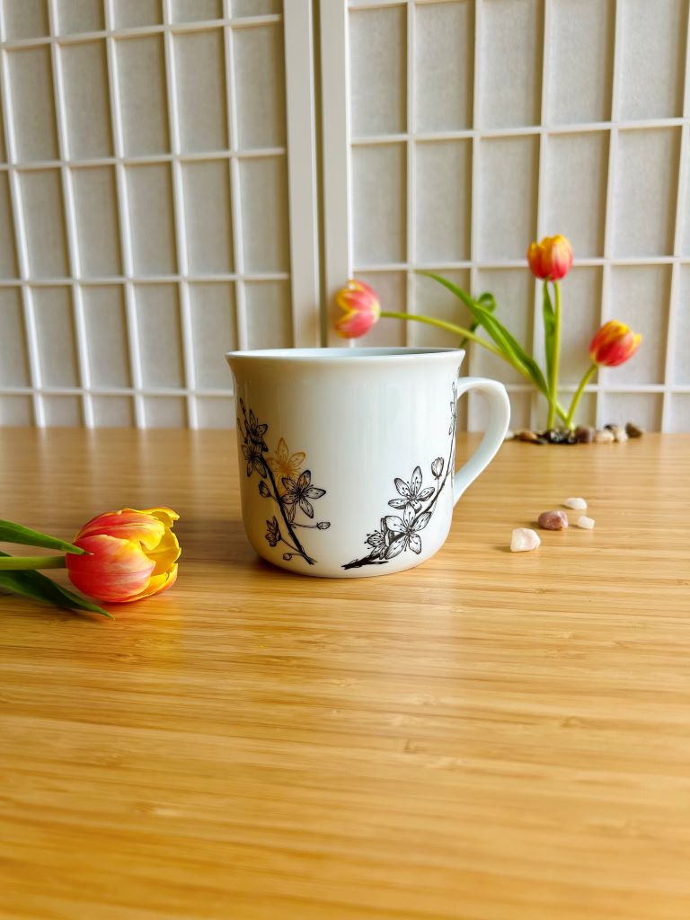 Large "Sakura" mug with gold trim 650 ml