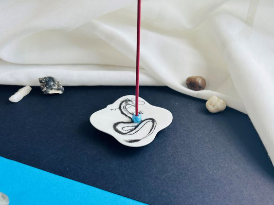 Räucherstäbchenhalter aus Porzellan „Drache“ 5,5x5,5 cm