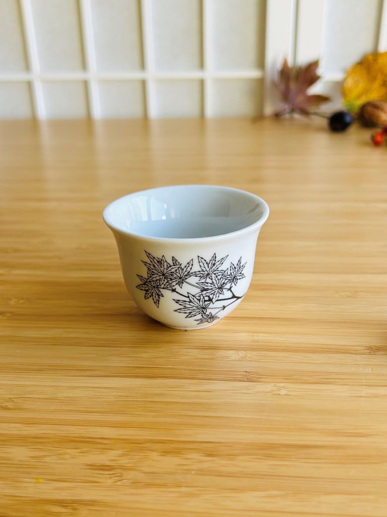 Sake and tea cup "Maples" with gold 50 ml