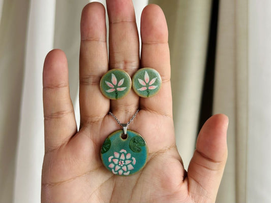 Set Keramikschmuck „Lotus Teich“ Halskette und Ohrringe