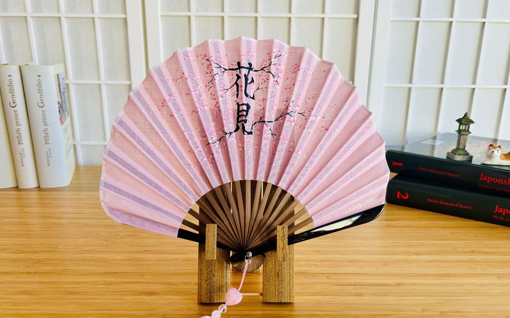 Luxusní skládací vějíř "Hanami-Ráno pod sakurou" ručně malovaný