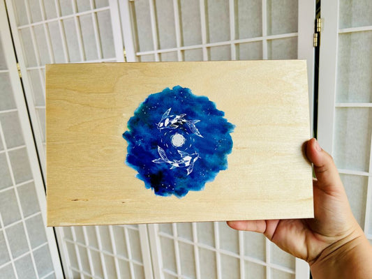 Holzschatulle „Seedelsteine oder Koi-Karpfen mit Sternenhimmel“ für Essstäbchen und Stäbchenablagen