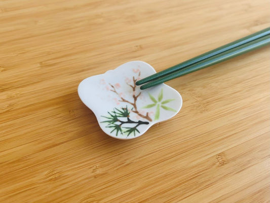 chopstick rest square "Three Friends of Winter" 5.5x5.5 cm
