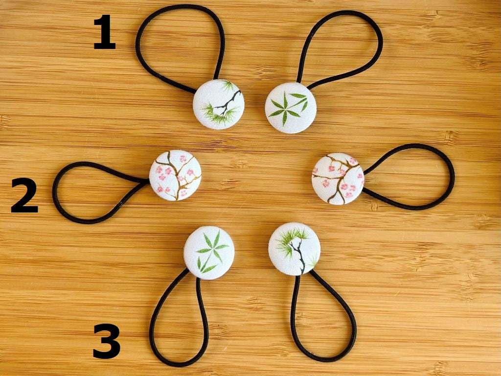 "Three Winter Friends" small hair elastic