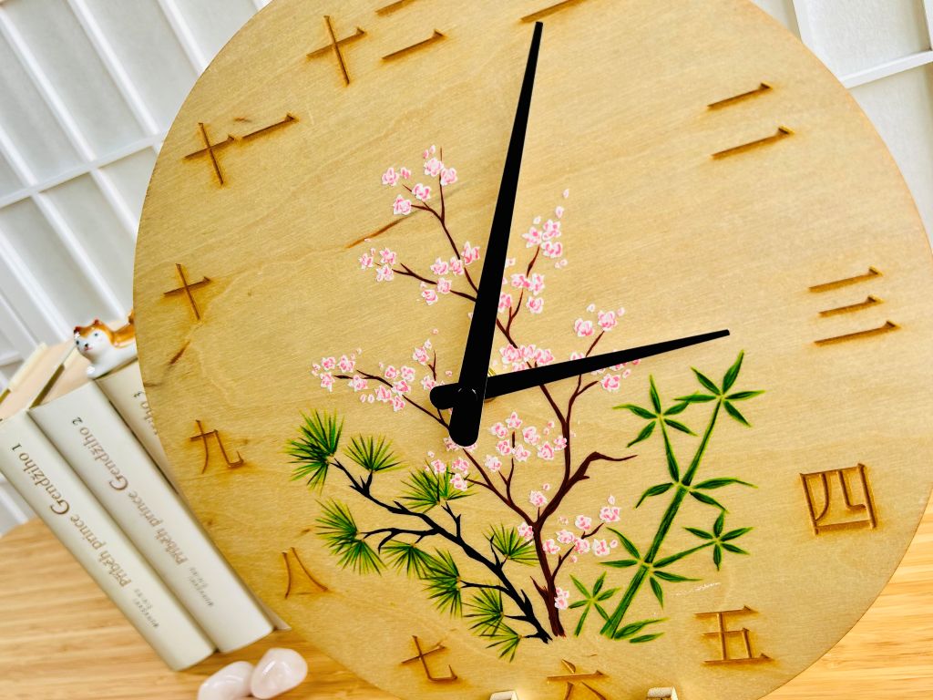 Luxusní dřevěné hodiny "Tři přátelé zimy" 29 cm