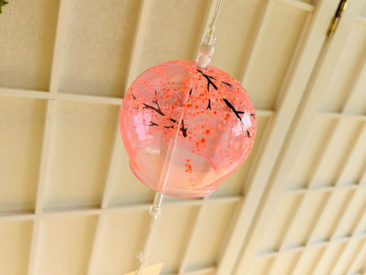 Růžová skleněná větrná zvonkohra fuurin "Ráno pod sakurou"