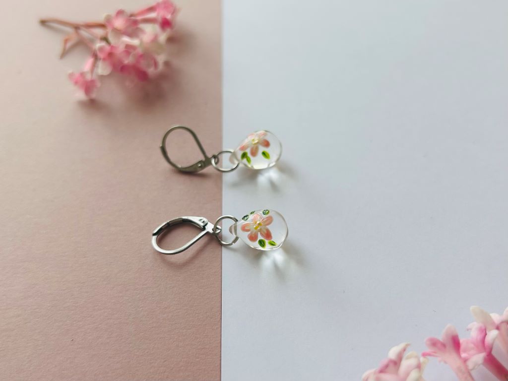 Glasperlenschmuck-Set "Vogel auf Kirschbaumblüte" Halskette und Ohrringe
