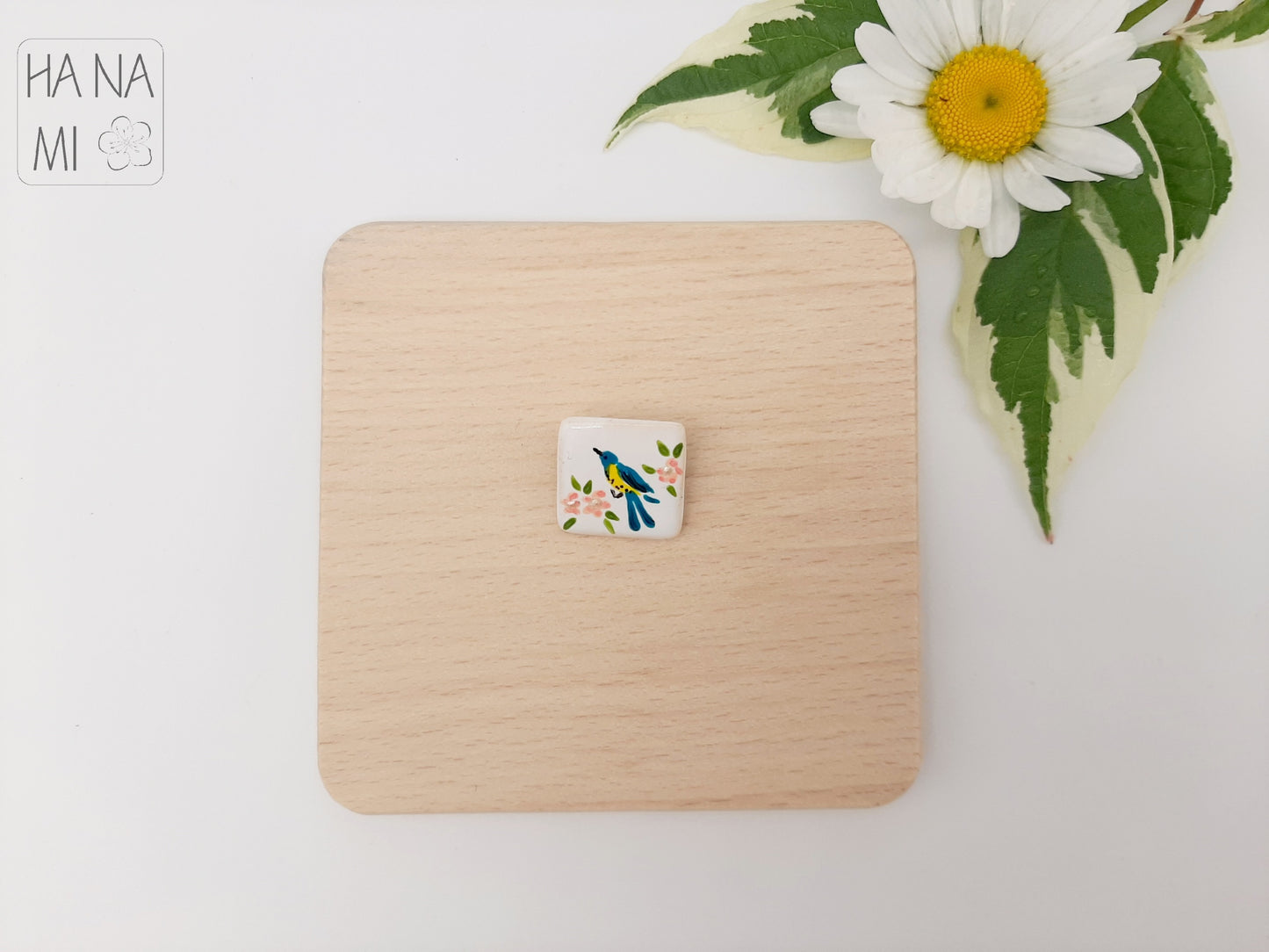 Keramik-Minibrosche "Vögelchen auf Kirschblüte"