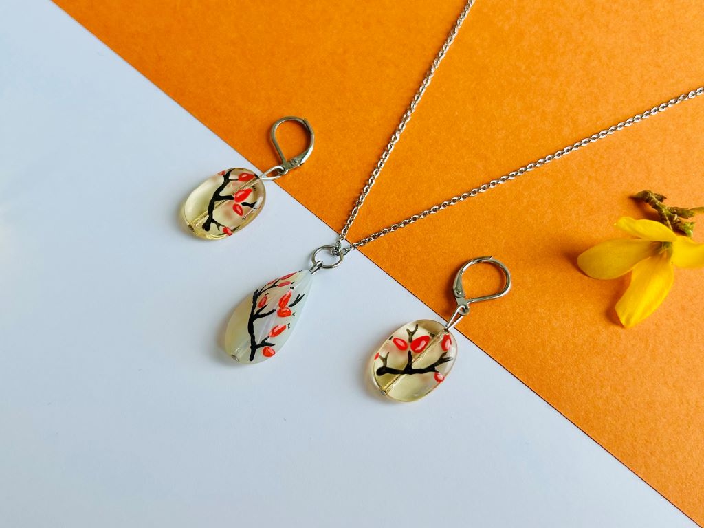 "Rosehip Tea" glass jewelry set - necklace and earrings
