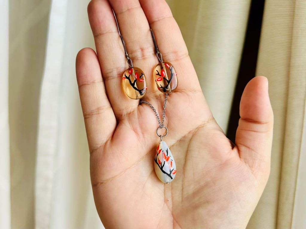 "Rosehip Tea" glass jewelry set - necklace and earrings