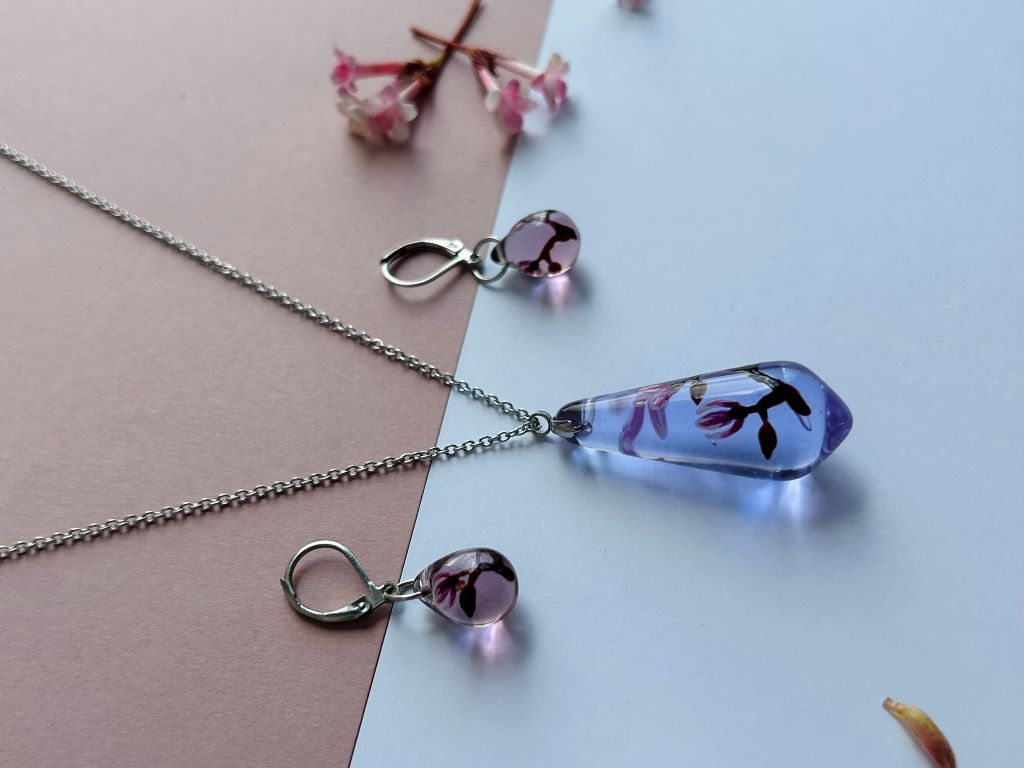 "Scent of a Spring Dream" glass jewelry set