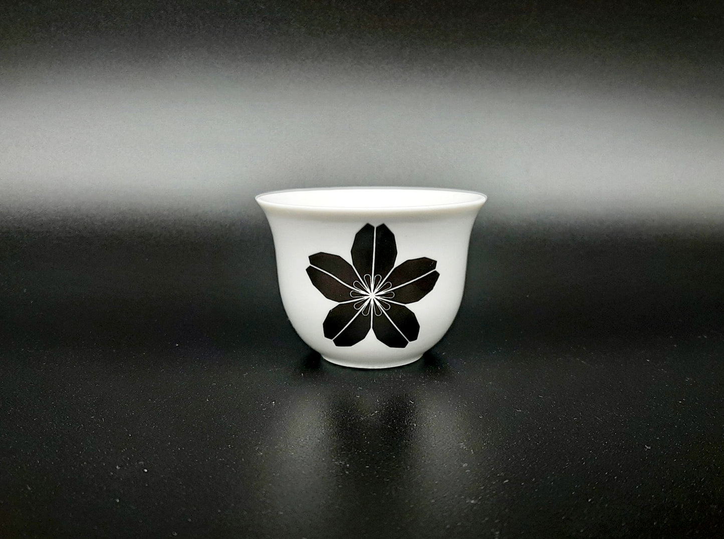 pohárek na saké a čaj "Origami sakura" 50 ml