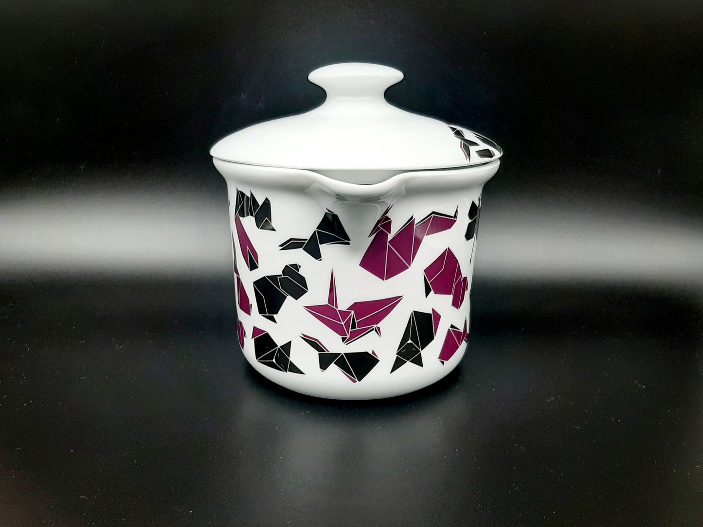 Mug "Origami" large with spout and lid 900 ml