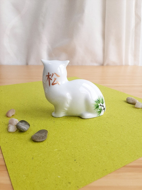 porcelain kitten with various motifs from Japanese gardens