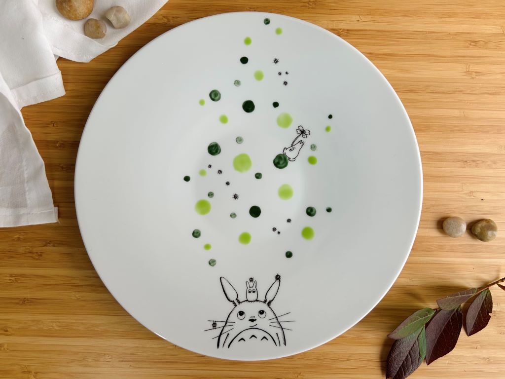 Serving plate "Totoro" diameter 28 cm