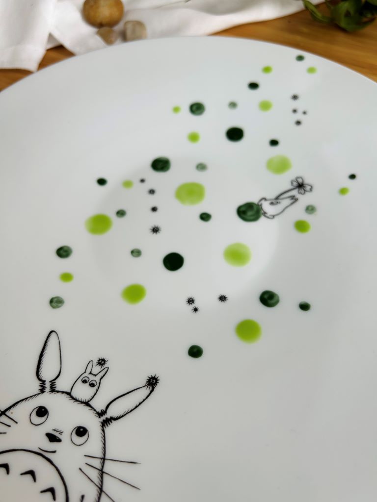 Serving plate "Totoro" diameter 28 cm