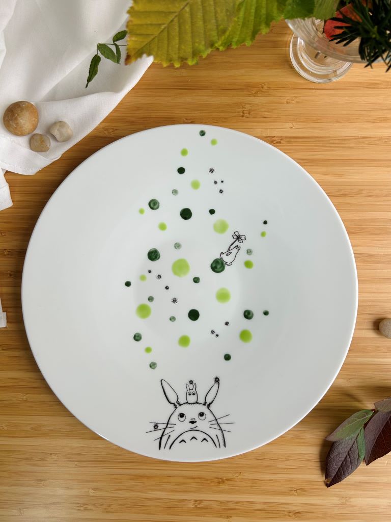 Serving plate "Totoro" diameter 28 cm