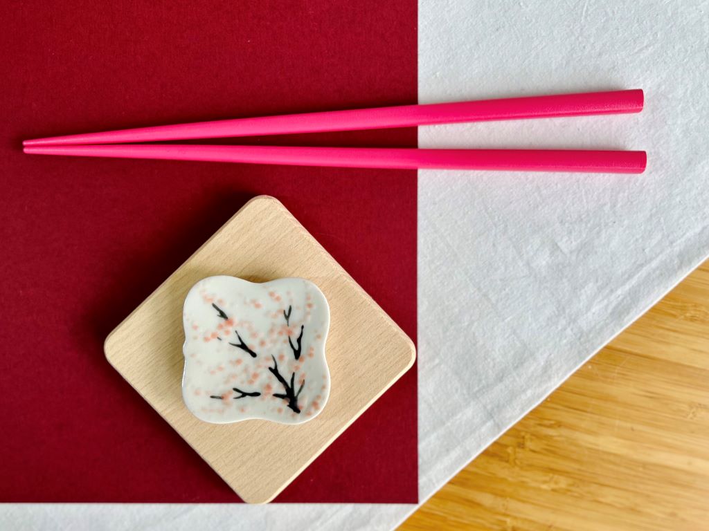 Square chopstick rest "Morning under the Sakura" 5.5x5.5 cm