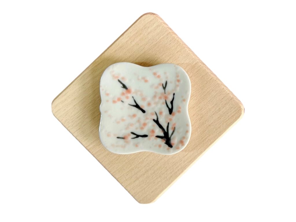 Square chopstick rest "Morning under the Sakura" 5.5x5.5 cm