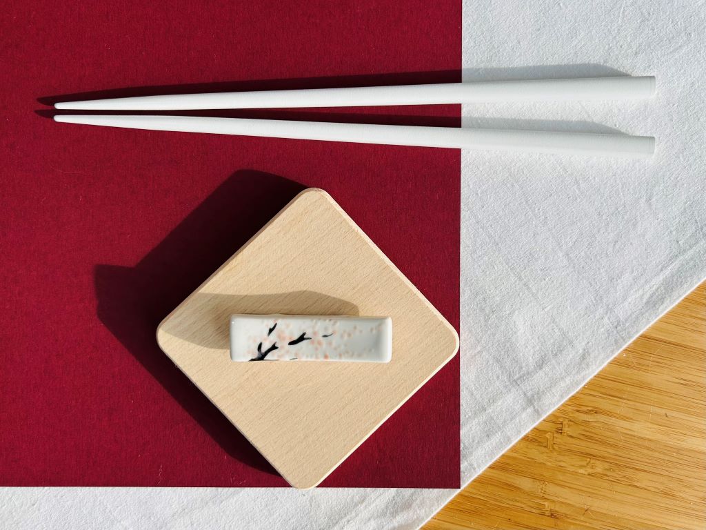 chopstick rest "Morning under the Sakura" 6x1.5 cm