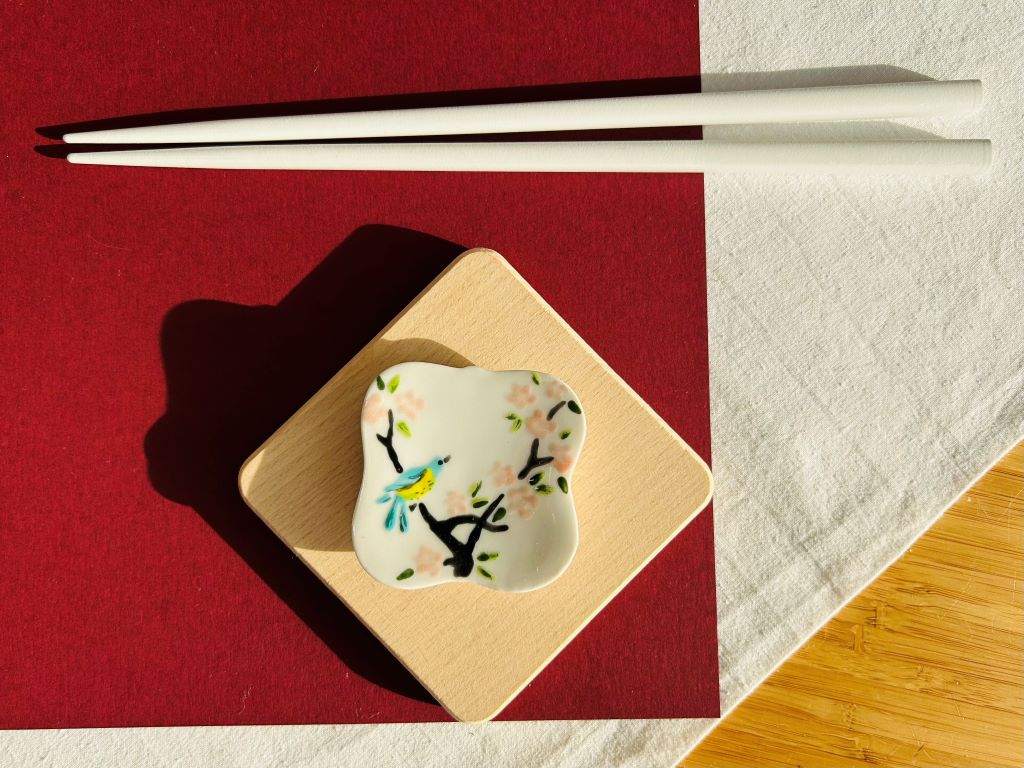 chopstick rest square "Bird on sakura" 5.5x5.5 cm