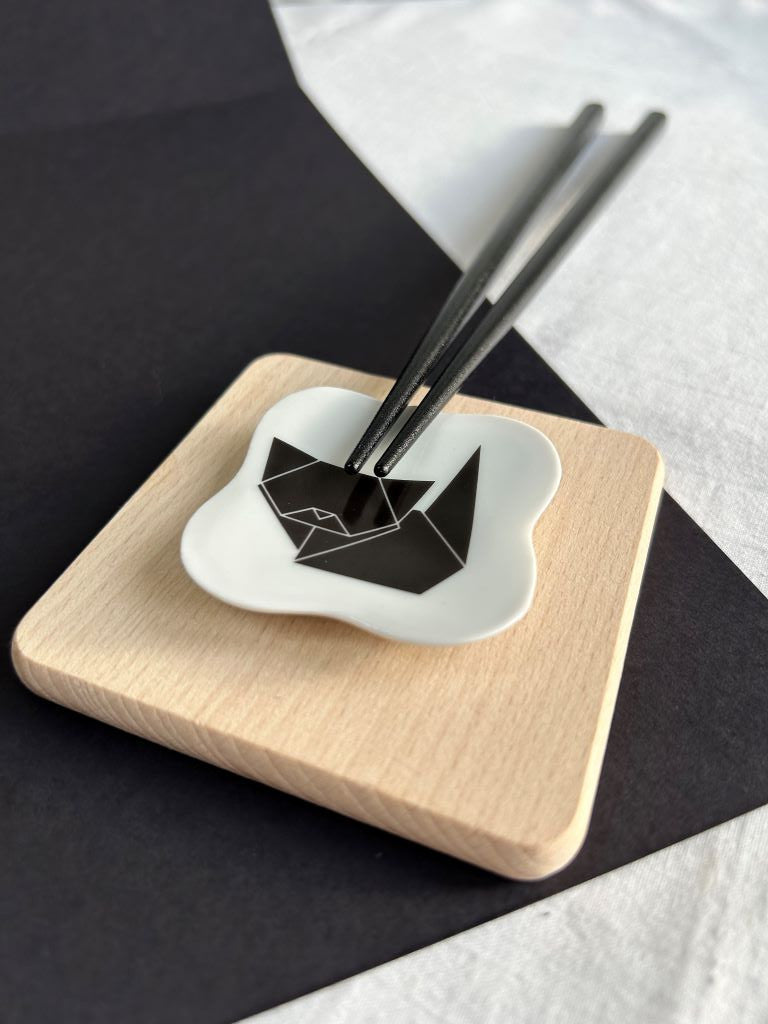 Square chopstick rest "Origami Cat" 5.5x5.5 cm