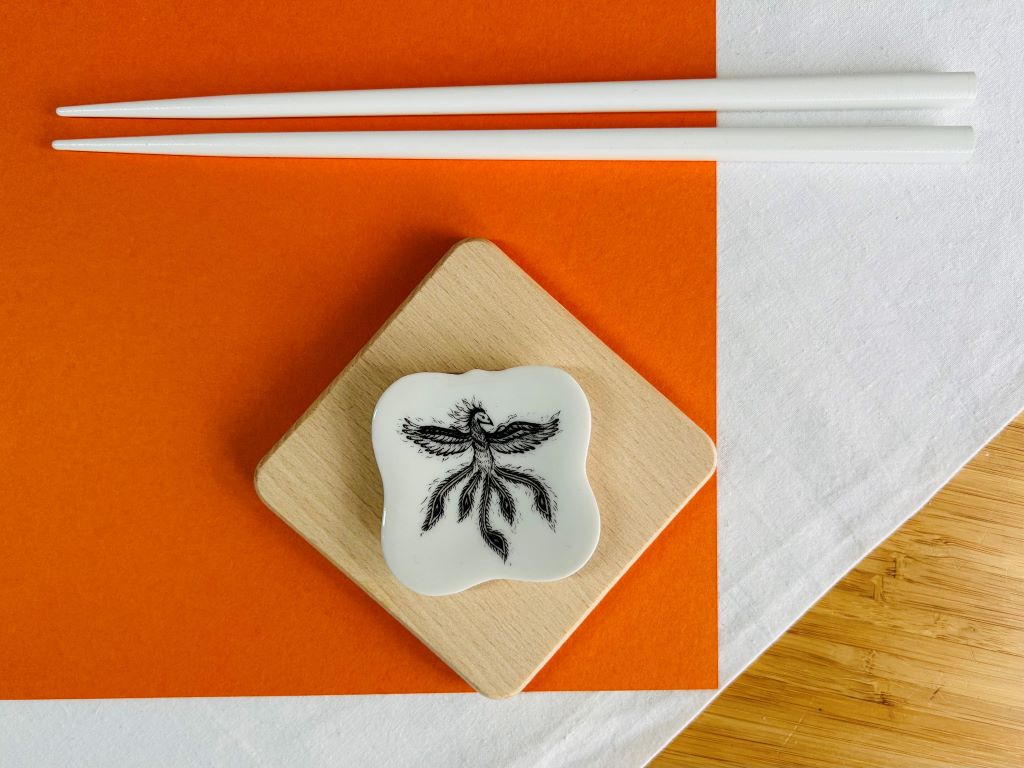 Chopstick rest, square "Phoenix" 5.5x5.5 cm