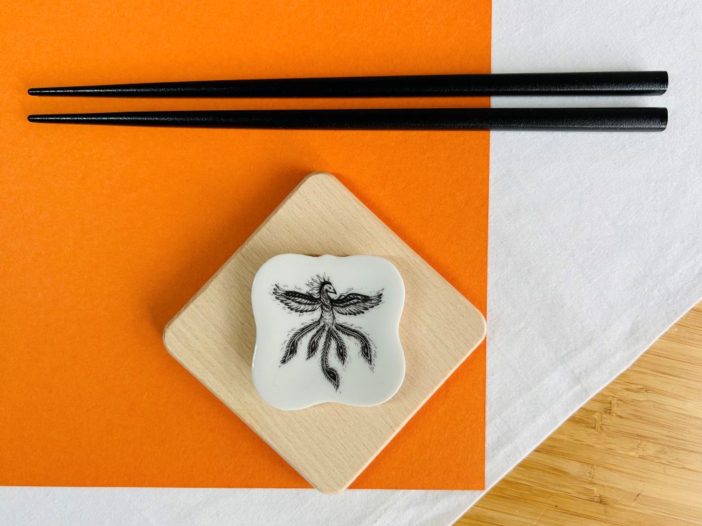 Chopstick rest, square "Phoenix" 5.5x5.5 cm