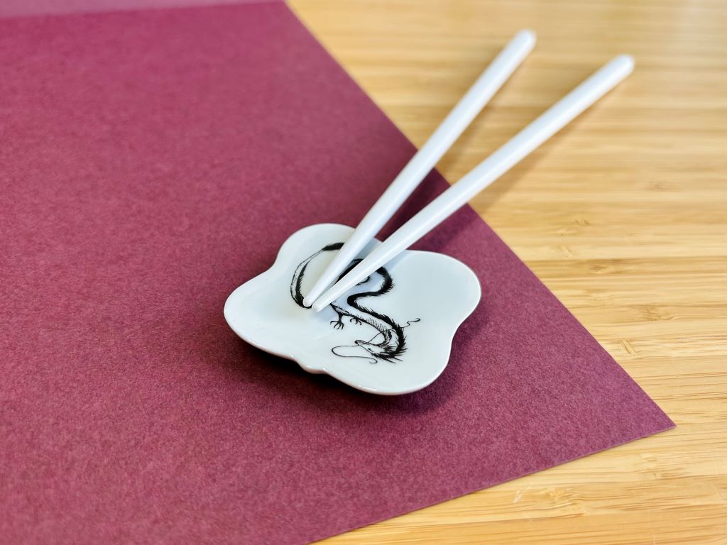 Chopstick rest, square, "Dragon" 5.5x5.5 cm