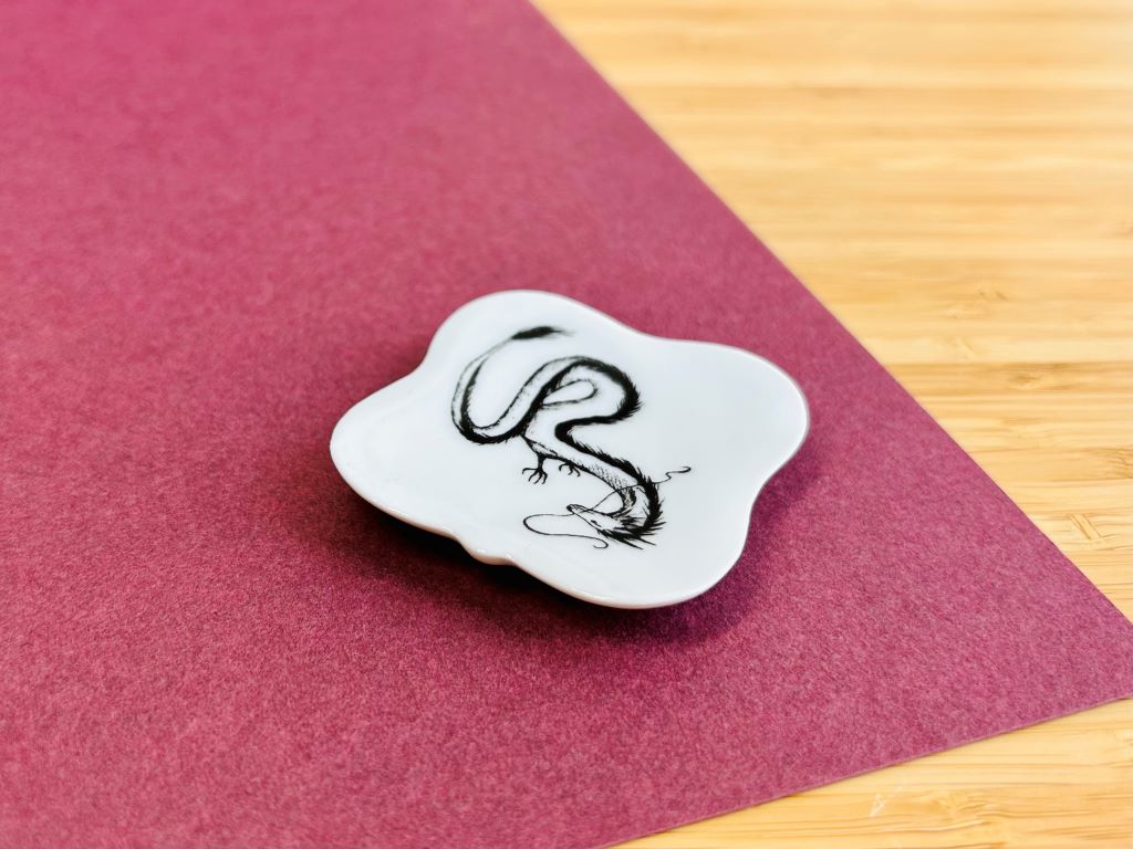 Chopstick rest, square, "Dragon" 5.5x5.5 cm