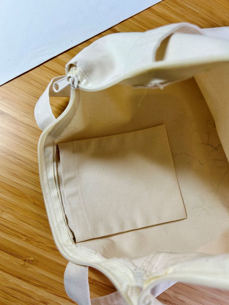 Shopping bag "Three Winter Friends" with zipper and inner pocket