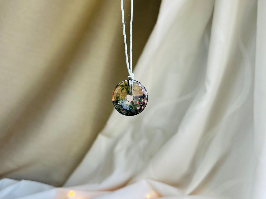 Doughnut Necklace "Three Winter Friends" Fluorite