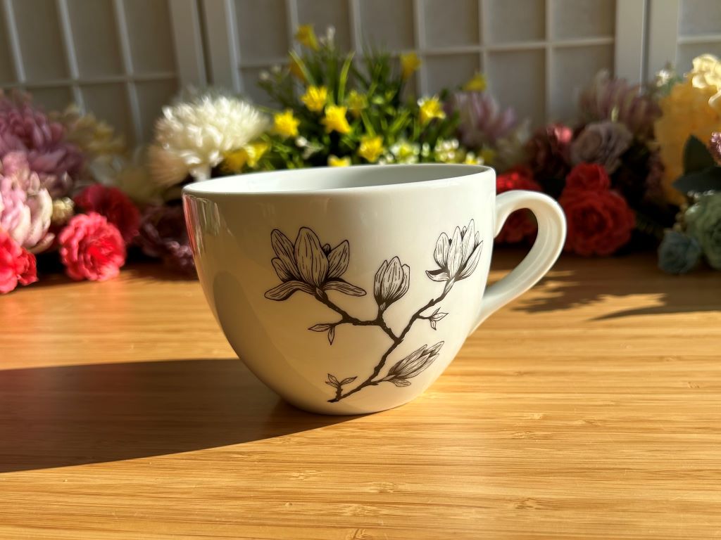 Mug wide "Magnolia" with gold 480 ml