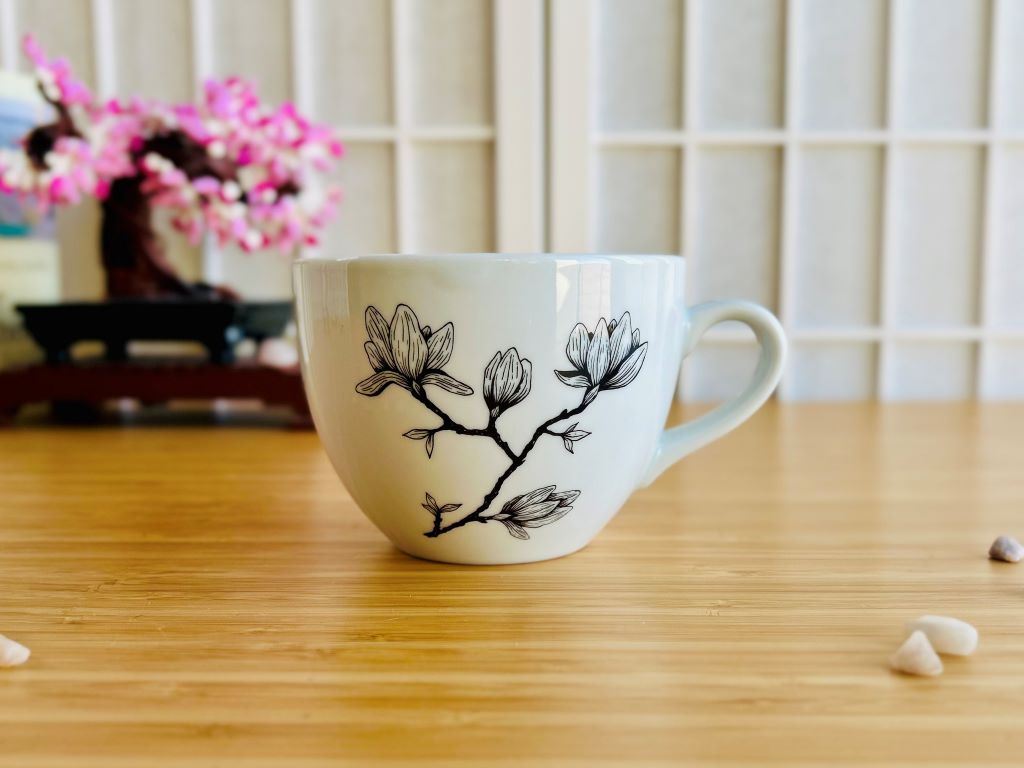 Mug wide "Magnolia" with gold 480 ml