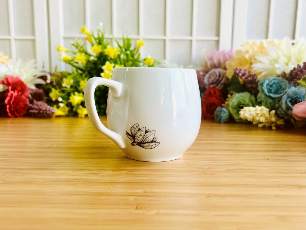 "Magnolia" mug with gold 300 ml