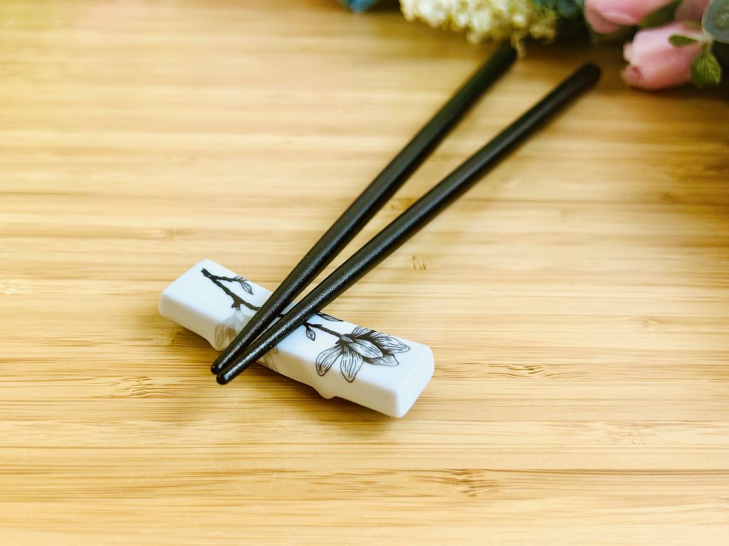 chopstick rest "Magnolia" with silver 6x1.5 cm