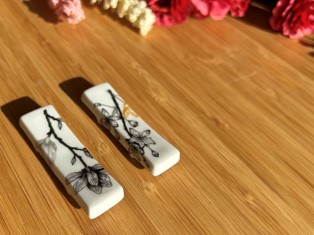 chopstick rest "Magnolia" with silver 6x1.5 cm