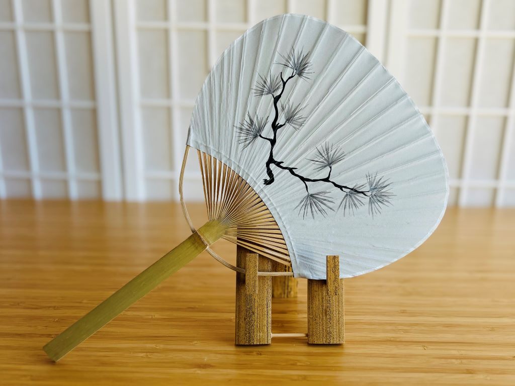 Round paper fan "Long-lived pine" hand painted