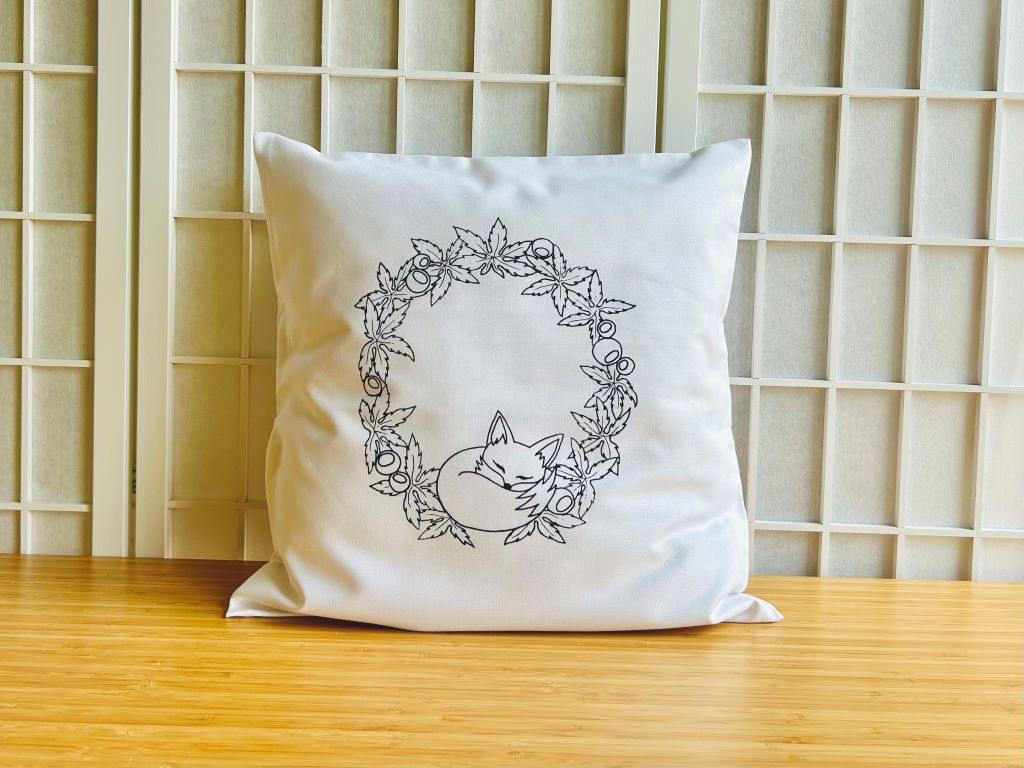 bílý polštář "ROZTOMILÁ ZVÍŘÁTKA" 40 x 40 cm různé motivy