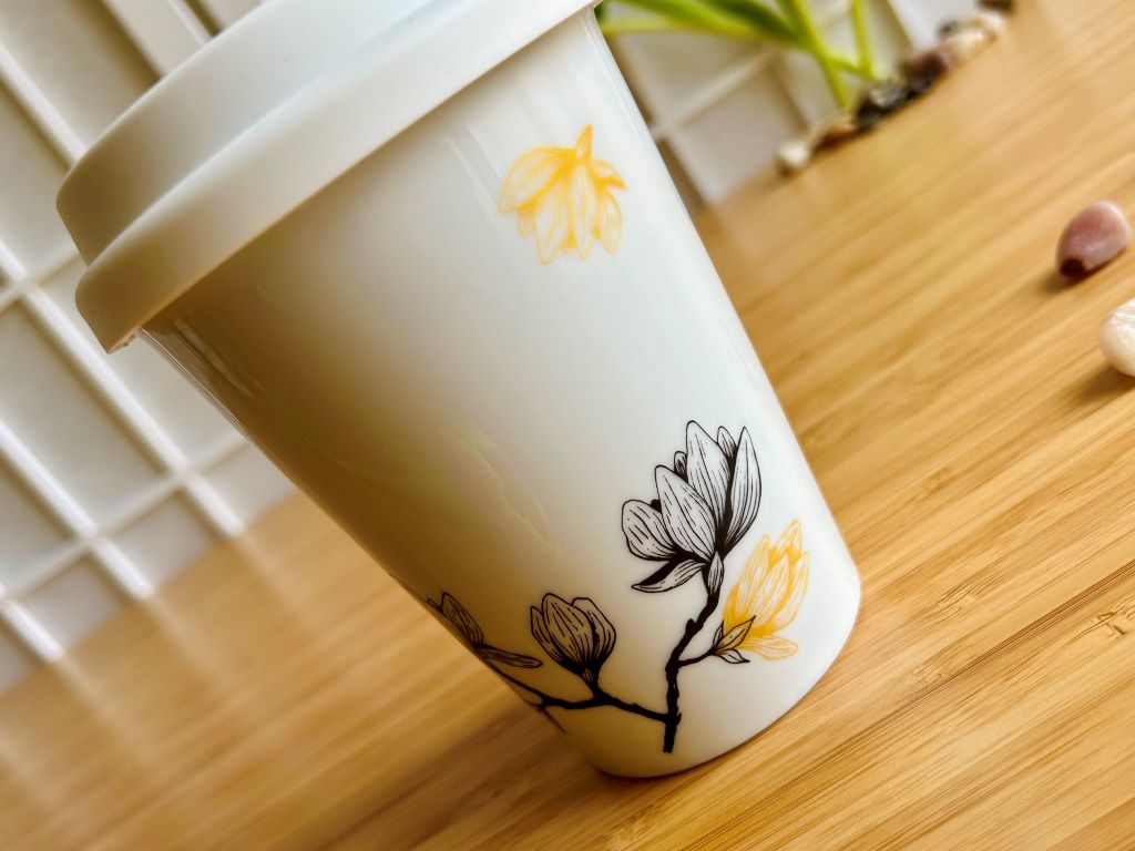 "Magnolia" To Go mug with gold, 300 ml