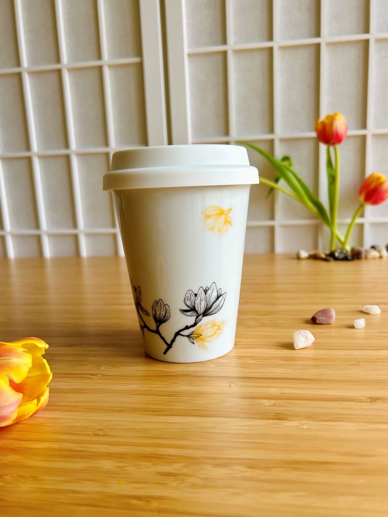 "Magnolia" To Go mug with gold, 300 ml