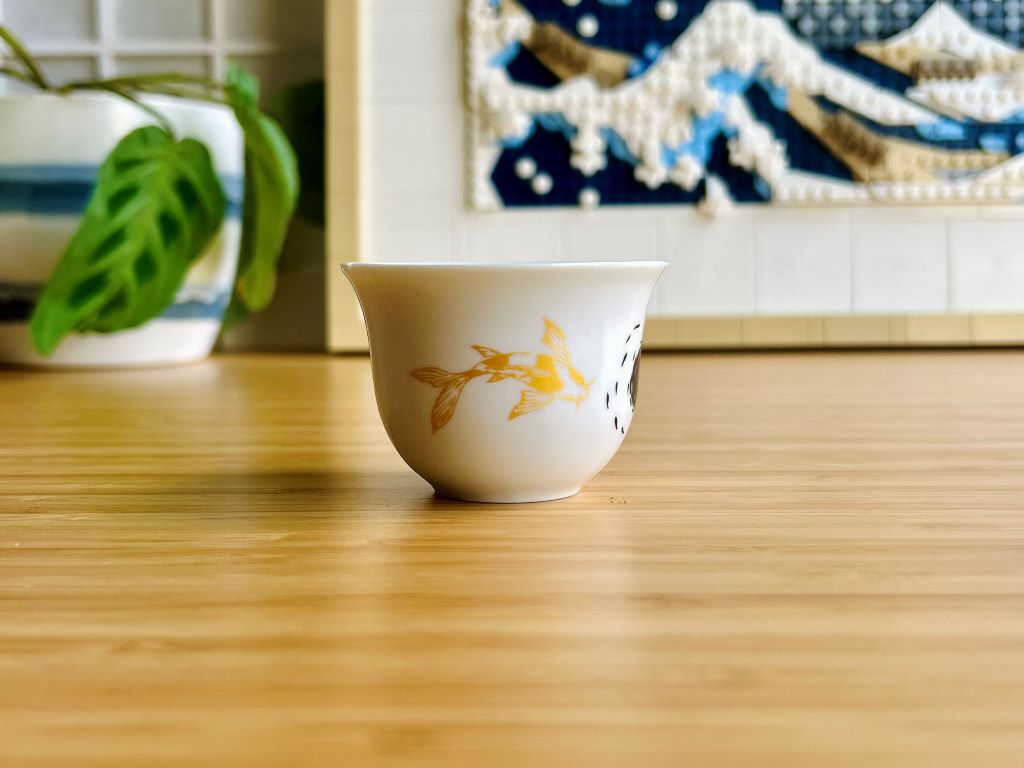 Sake- und Teetasse „Seenedelsteine oder Koi-Karpfen mit dem Mond“ 50 ml