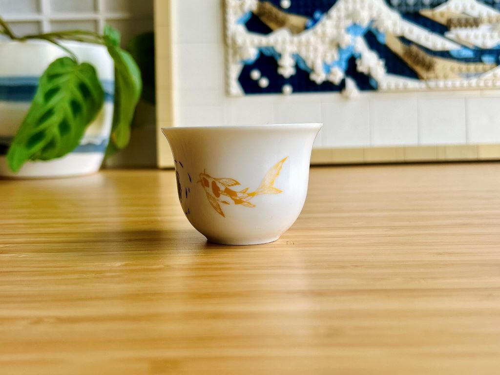 Sake- und Teetasse „Seenedelsteine oder Koi-Karpfen mit dem Mond“ 50 ml