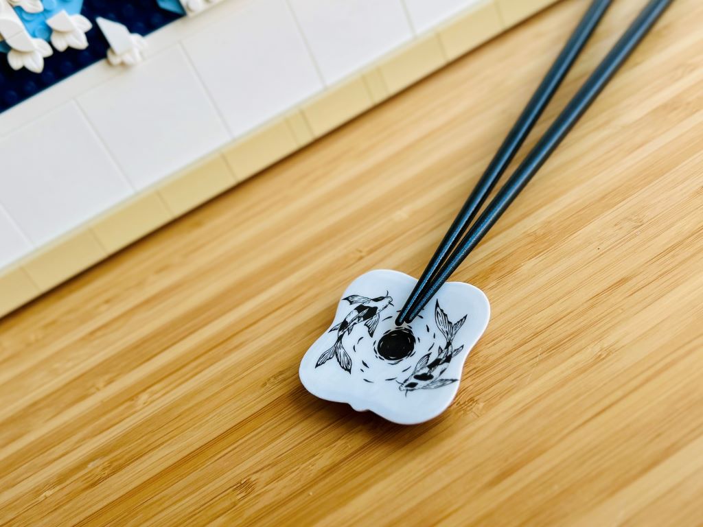 Chopstick rest square "Lake Jewels or Koi Carp with Moon" 5.5x5.5 cm