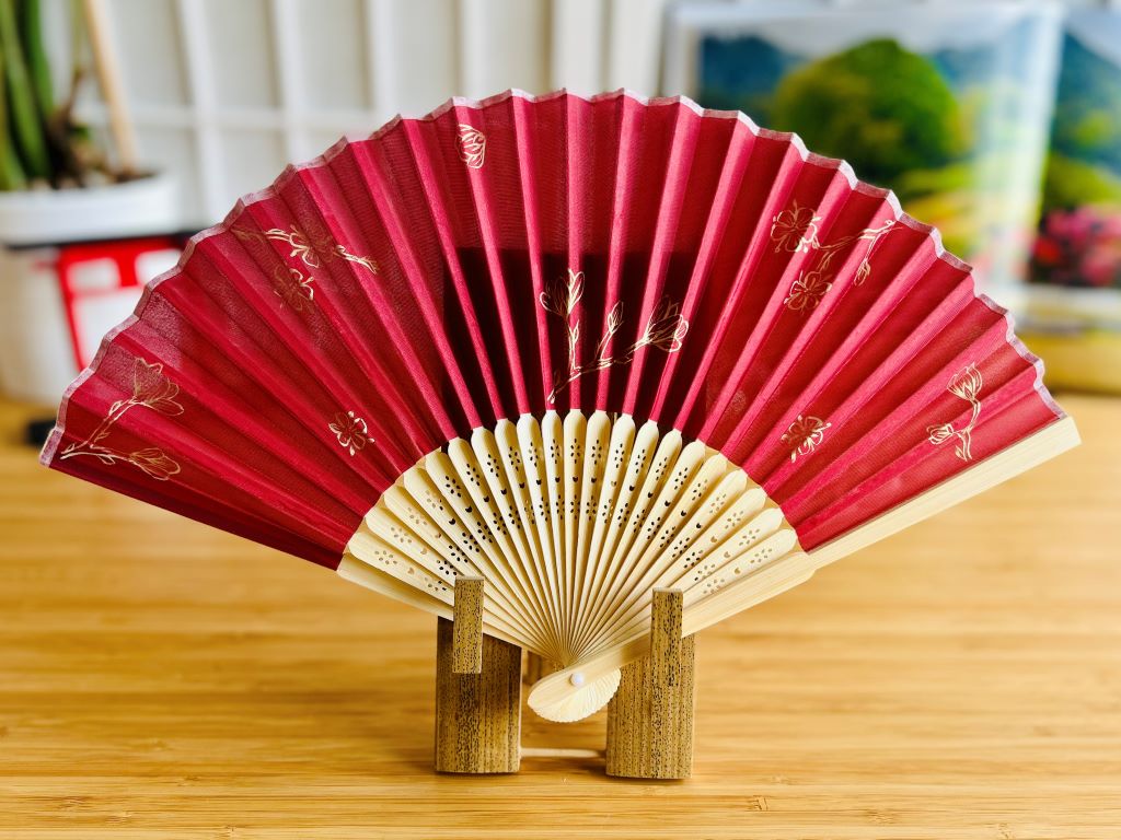 skládací látkový vějíř "Jarní Japonsko” ručně malovaný